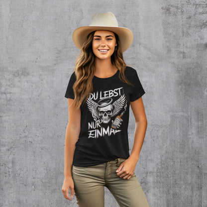 YOLO Statement T-Shirt: Du lebst nur einmal mit rauchendem Totenkopf, Flügeln, Zigarette und Alkohol - Ladies Premium Shirt