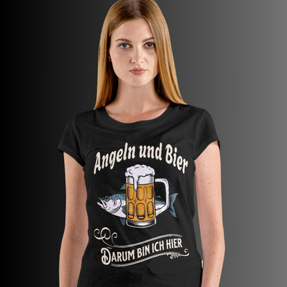 Lustiges Damen T-Shirt - 'Angeln und Bier, darum bin ich hier' | Perfekt für Anglerinne - Ladies Premium Shirt